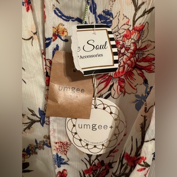 NEW Umgee Twist Front Floral V-Neck Short Flutter Sleeve Top Size 1XL - Picture 9 of 12